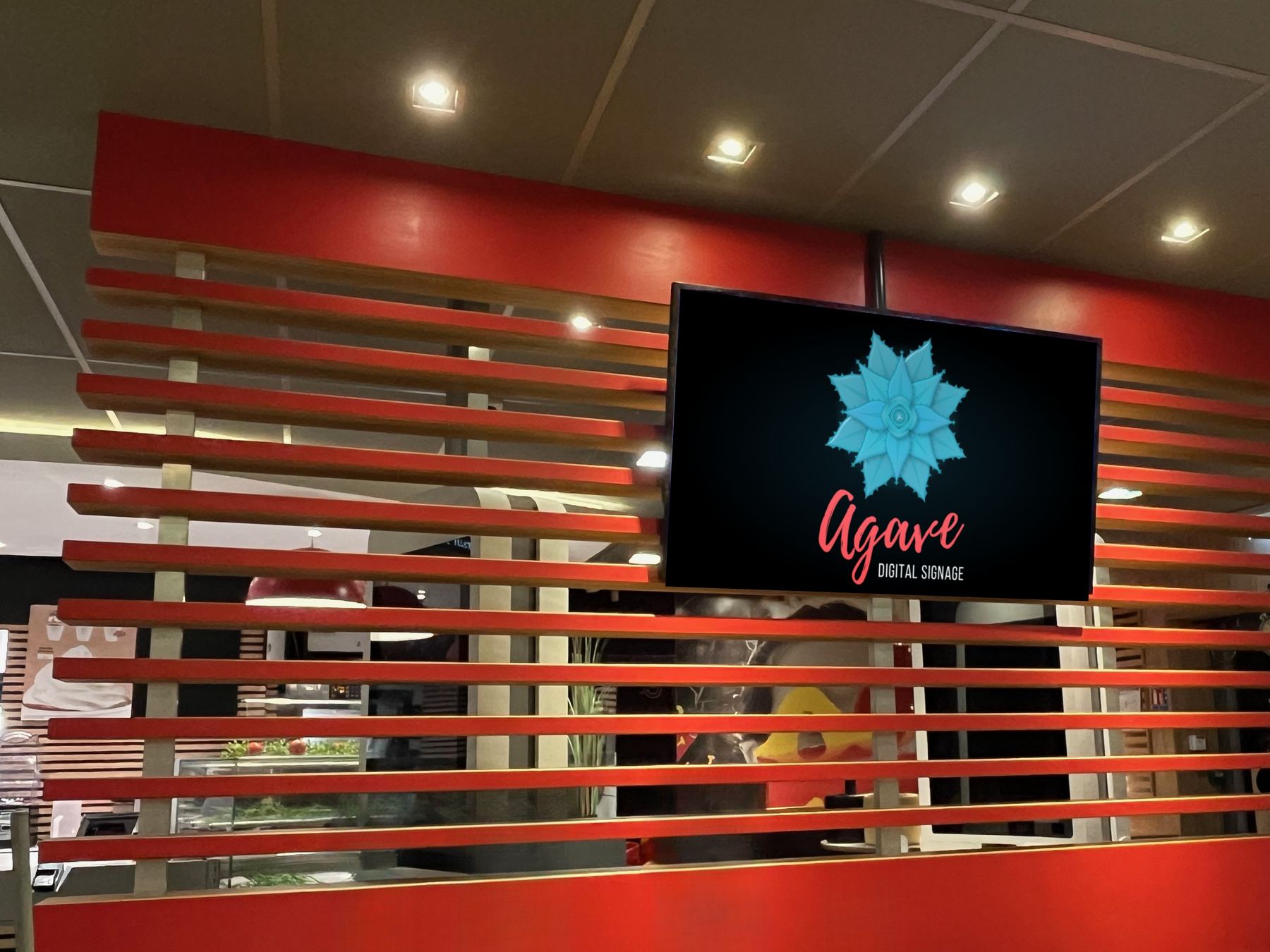 Écran Agave installé au-dessus d'une claustra dans un restaurant